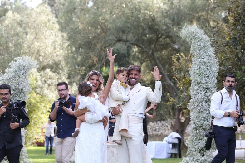 Rui Figueiredo e Jessica Antunes casam na Quinta do Roseiral, Ericeira, com a família e amigos