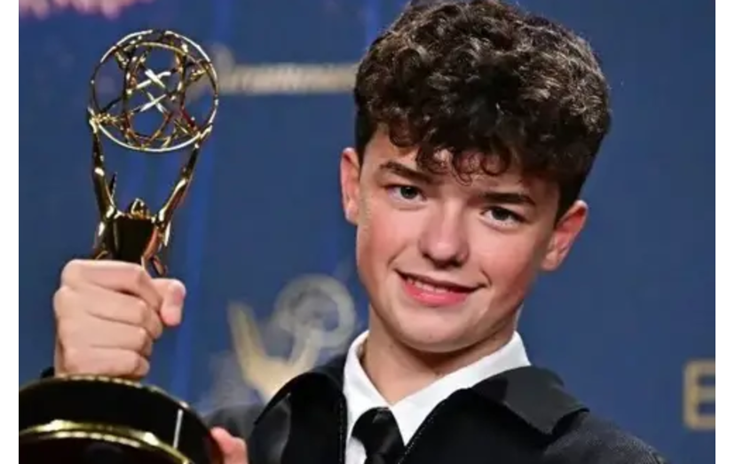 Owen Cooper vence Emmy de melhor ator secundário pela minissérie Adolescência, da Netflix