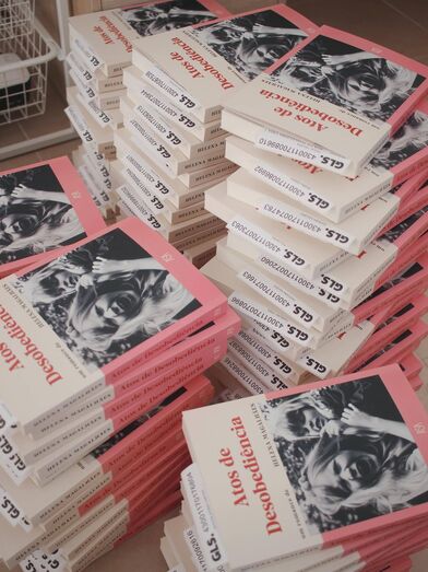Helena Magalhães lança "Atos de Desobediência", um romance sobre amadurecimento e os desafios da escrita