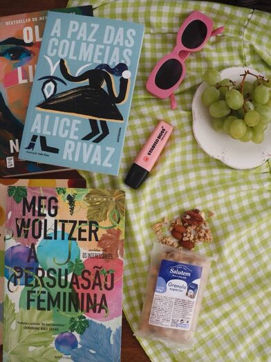 Autora faz curadoria literária