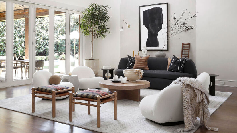 Decoração outonal com tons neutros, terra e madeira cria ambiente acolhedor
