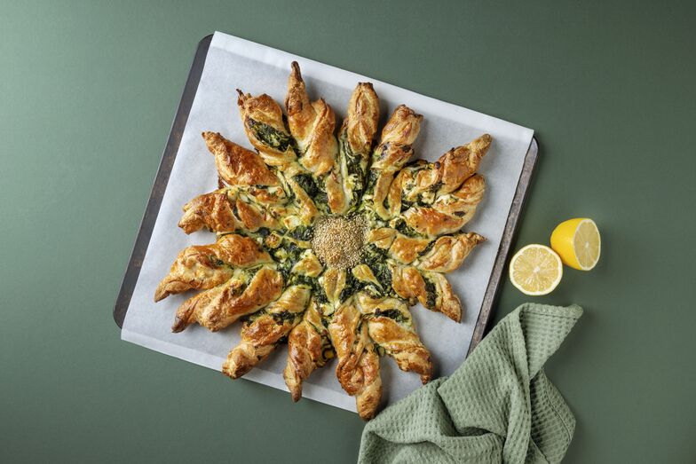 Tarte de espinafres e feta, bonita e deliciosa, ideal para surpreender em jantares de família
