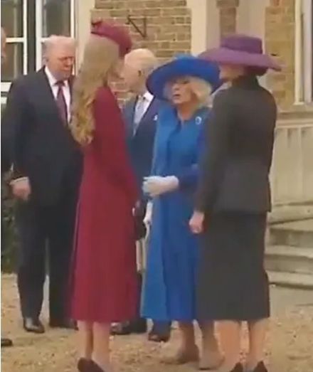 Camilla Parker-Bowles criticada por gesto com Kate Middleton