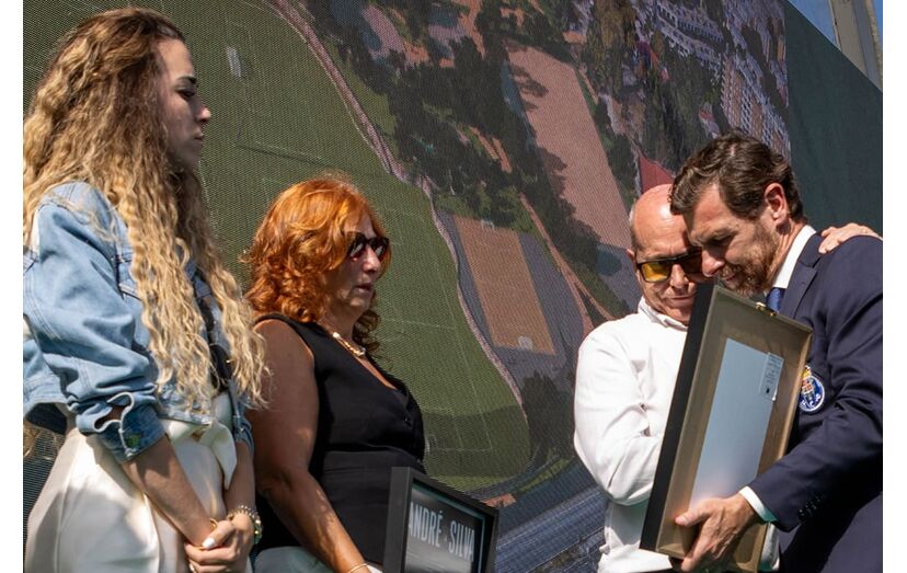 Homenagem a Diogo Jota com a família presente