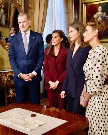 Rei Felipe, Rainha Letizia e Princesa Leonor em Navarra