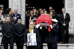 Lágrimas e muita emoção: as imagens que ficam para sempre do último adeus a Francisco Pinto Balsemão