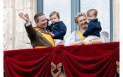 Família grão-ducal do Luxemburgo surge na varanda