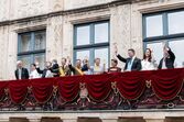 Família Grão-Ducal do Luxemburgo saúda da varanda