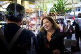 Alexandra Leitão, candidata à Câmara de Lisboa, mantém-se fiel à sua imagem natural