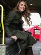 Kate Middleton usa botas de camurça castanhas numa visita à Irlanda