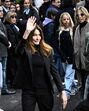 Carla Bruni acompanha Sarkozy à prisão de La Santé, em Paris