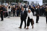 João de Deus Pinheiro e mulher, Manuela de Deus Pinheiro, à chegada aos Jerónimos