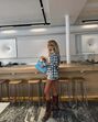 Para usar com moderação! Botas altas e mini-saia ou micro calções