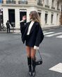 Para usar com moderação! Botas altas e mini-saia ou micro calções