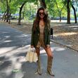 Para usar com moderação! Botas altas e mini-saia ou micro calções