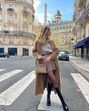 Para usar com moderação! Botas altas e mini-saia ou micro calções