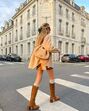Para usar com moderação! Botas altas e mini-saia ou micro calções