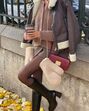 Para usar com moderação! Botas altas e mini-saia ou micro calções