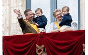 Família grão-ducal do Luxemburgo surge na varanda