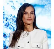 A rainha Letizia exibe um conjunto branco elegante