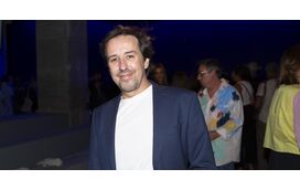 Onde estão os amigos e a namorada? Manuel Marques esforça-se para manter a normalidade... mas a "normalidade" já não existe