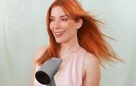 Adeus frizz! Este secador primo do Dyson é tudo o que precisa para este inverno
