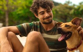 Sucesso de 'Caramelo' no Brasil leva Netflix a lançar campanha de adoção de cães