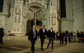 Políticos, empresários, apresentadores, jornalistas, cidadãos comuns. Quem passou pelos Jerónimos para homenagear Pinto Balsemão