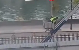 Vídeo mostra momento em que assaltantes saem do Louvre com joias de 88 milhões 