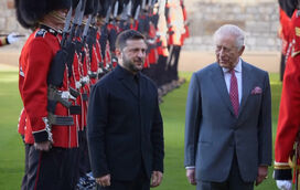 De visita ao Reino Unido, Zelensky encontra-se com o rei Carlos III no Castelo de Windsor