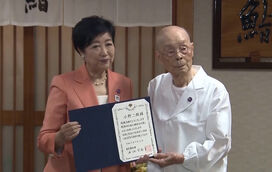 “Trabalhar é o melhor remédio”: 'Sushiman' que ganhou três estrelas Michelin tem 100 anos e ainda não se vai reformar