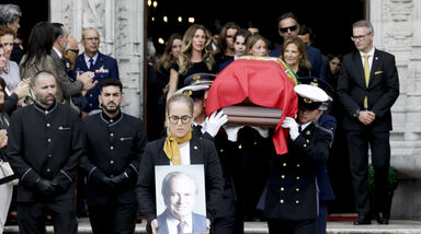 Funeral Francisco Pinto Balsemão à saída da Igreja dos Jerónimos  
