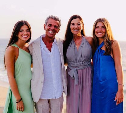 Ninguém vestido de preto nas despedidas do marido de Maria Vasconcelos: 'A vida é alegria'