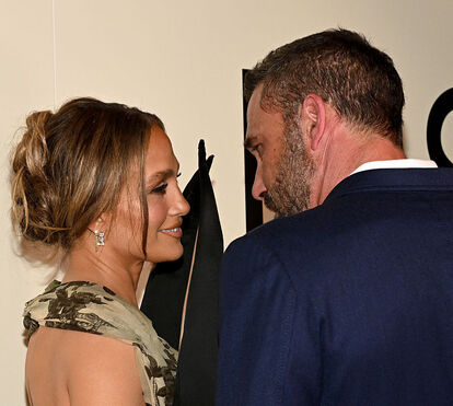 E esta? Divorciados, Jennifer Lopez e Ben Affleck mostram-se cúmplices em estreia de novo filme