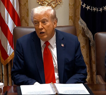 Quem diria que é o presidente dos Estados Unidos! Agora Donald Trump vende relógios e até anuncia na net 