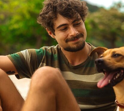 Sucesso de 'Caramelo' no Brasil leva Netflix a lançar campanha de adoção de cães