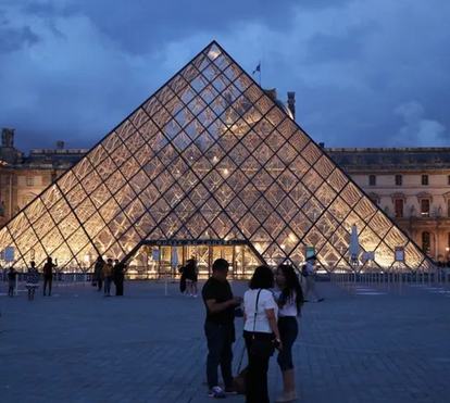 Assalto no Louvre: Foram roubadas 'jóias de valor inestimável' em apenas 4 minutos
