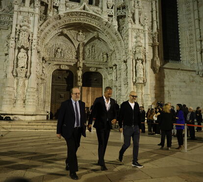 Políticos, empresários, apresentadores, jornalistas, cidadãos comuns. Quem passou pelos Jerónimos para homenagear Pinto Balsemão
