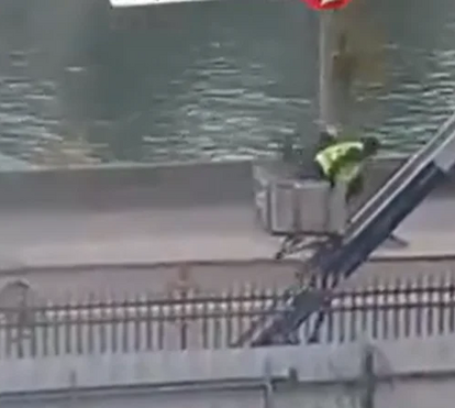 Vídeo mostra momento em que assaltantes saem do Louvre com joias de 88 milhões 