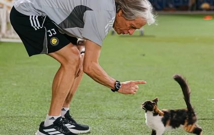 Jorge Jesus protagoniza momento insólito... com um gato!