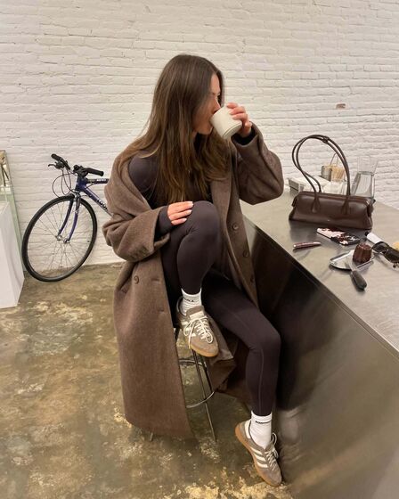 Não quer pôr as leggings de parte? Há 5 formas elegantes e 'trendy' para continuar a usá-las
