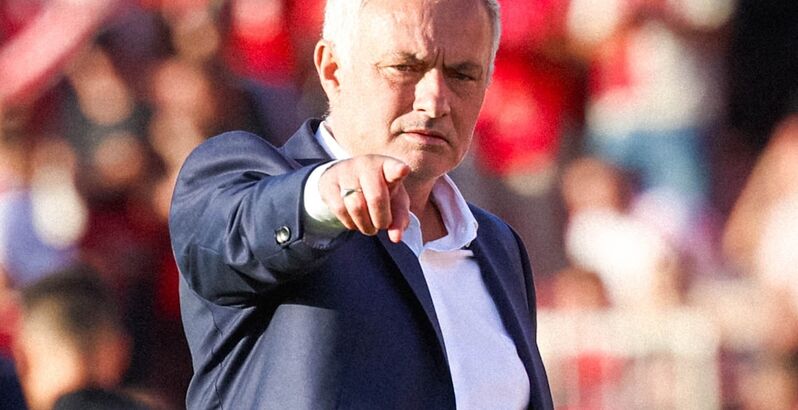 Mourinho brinca com Pedro Neves de Sousa: «Ou pagam-te muito bem ou és uma máquina»