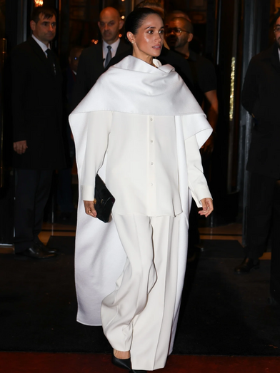Meghan Markle marca presença em Paris num look branco integral