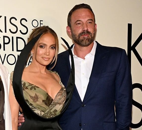 Jennifer Lopez e Ben Affleck cúmplices na estreia de 'Kiss Of The Spider Woman'