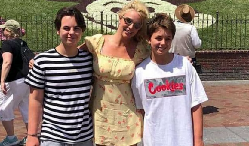 Britney com os filhos