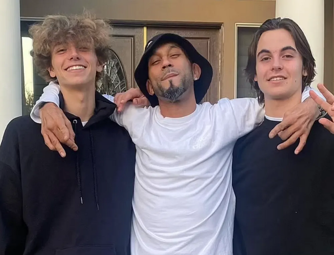 Jayden James e Sean Preston com um amigo