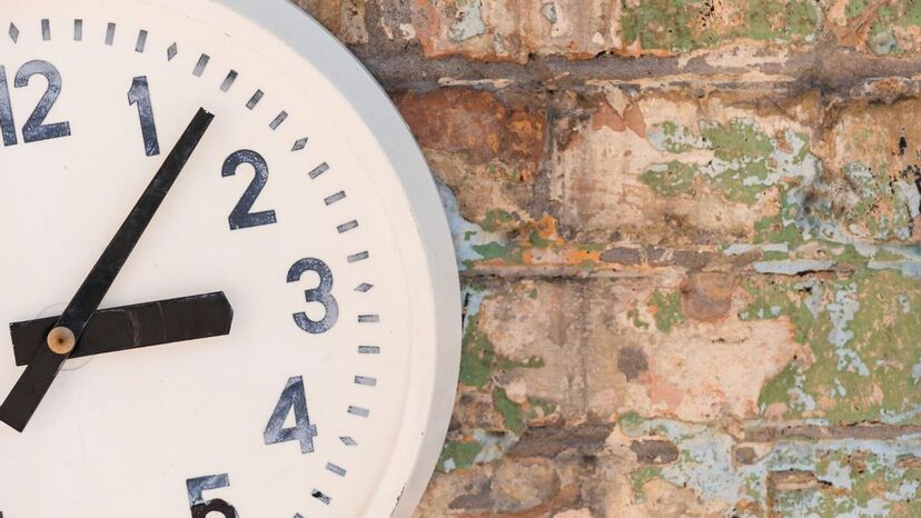 No domingo, a hora muda. Durma mais um pouco com o atraso dos relógios