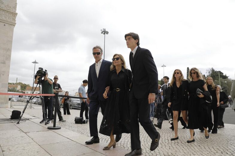 A viúva de Francisco Pinto Balsemão, Mercedes Balsemão, à chega ao Mosteiro dos Jerónimos para o funeral do marido