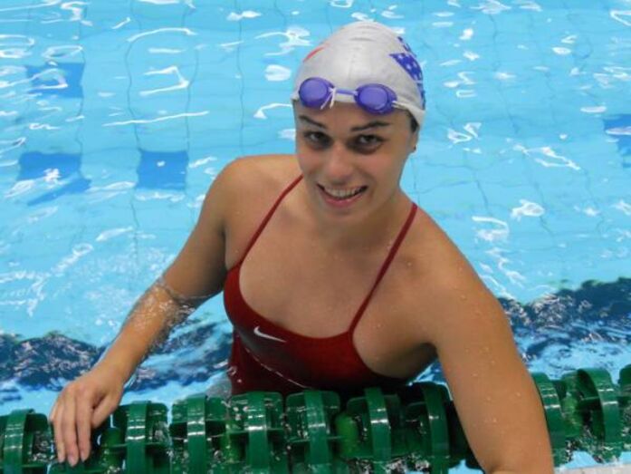 Hannah Caldas, nadadora portuguesa, impedida de competir após transição de género nos EUA