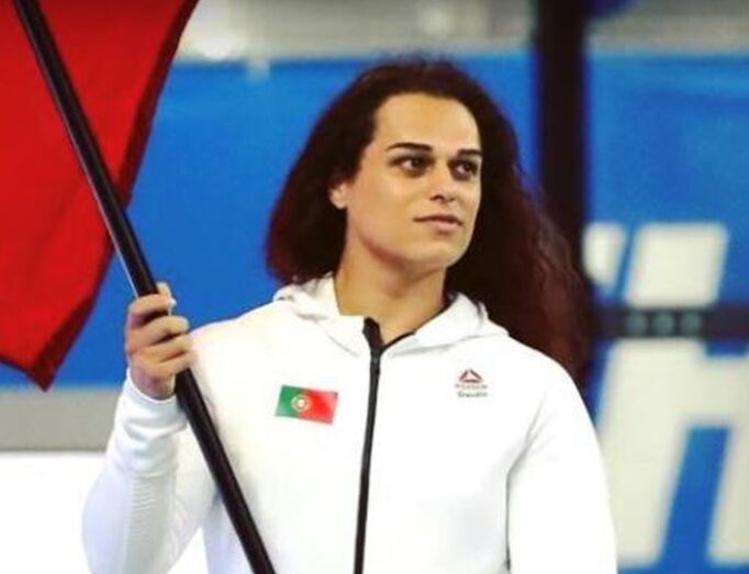 Hannah Caldas, nadadora portuguesa, impedida de competir após polémica nos EUA